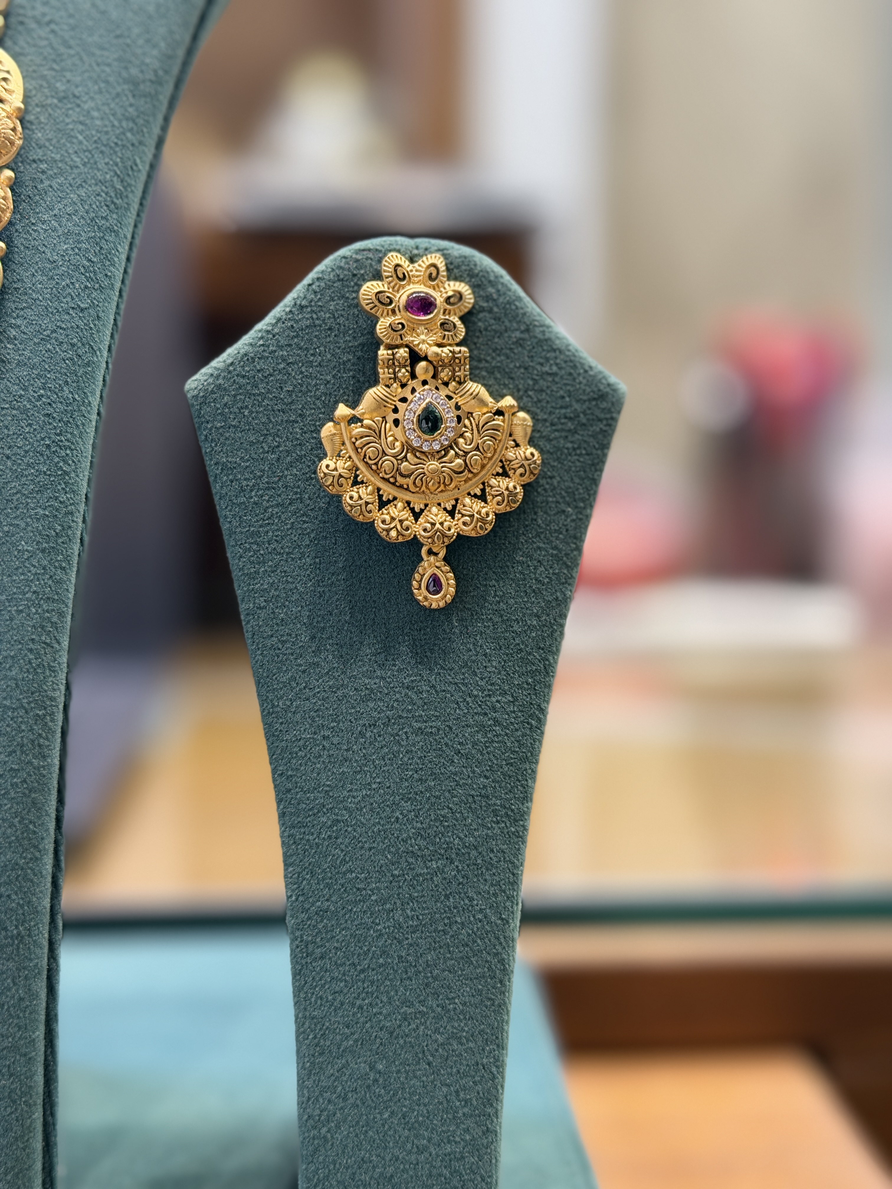 LONG ANTIQUE NECKLACE