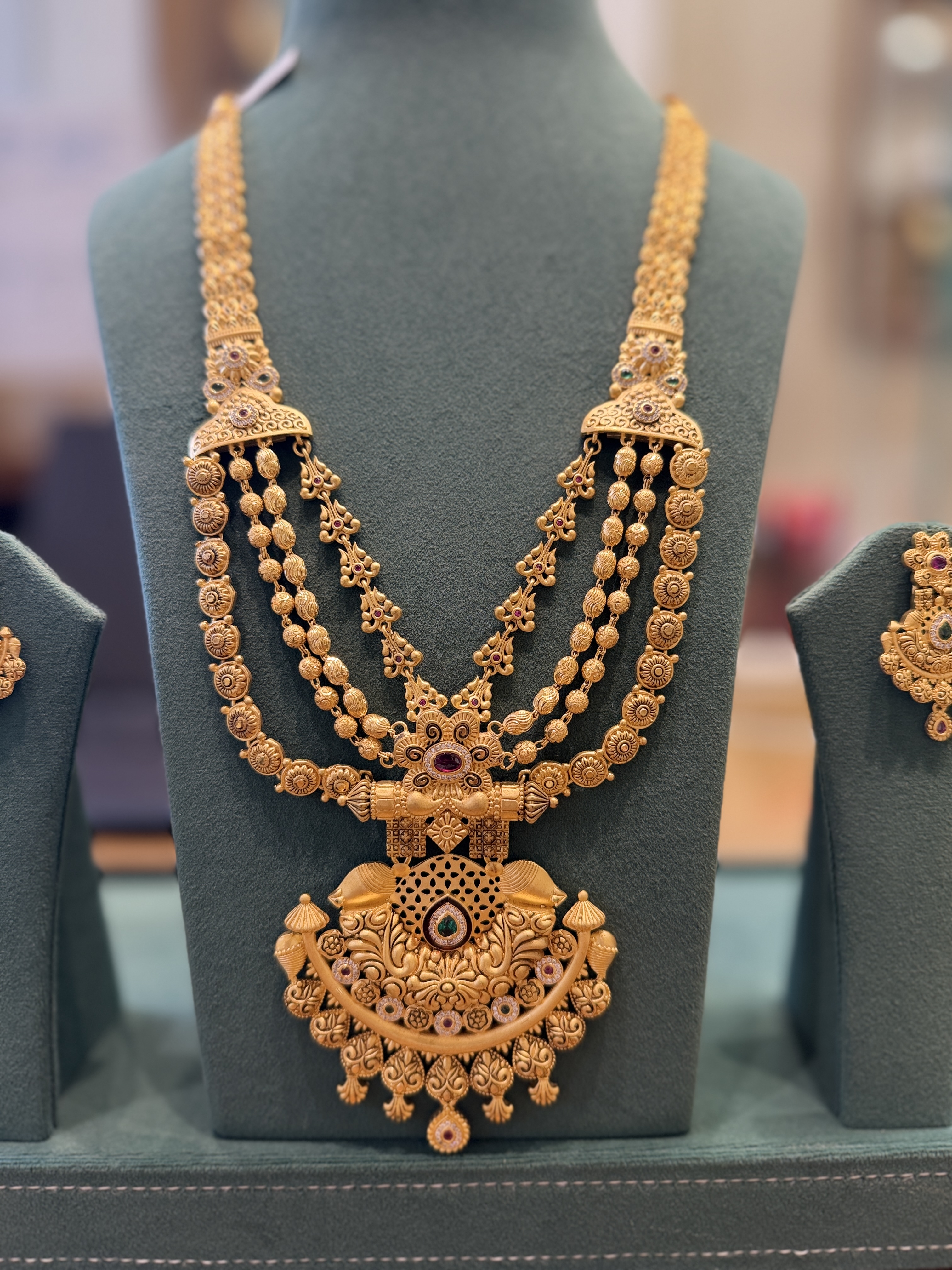 LONG ANTIQUE NECKLACE
