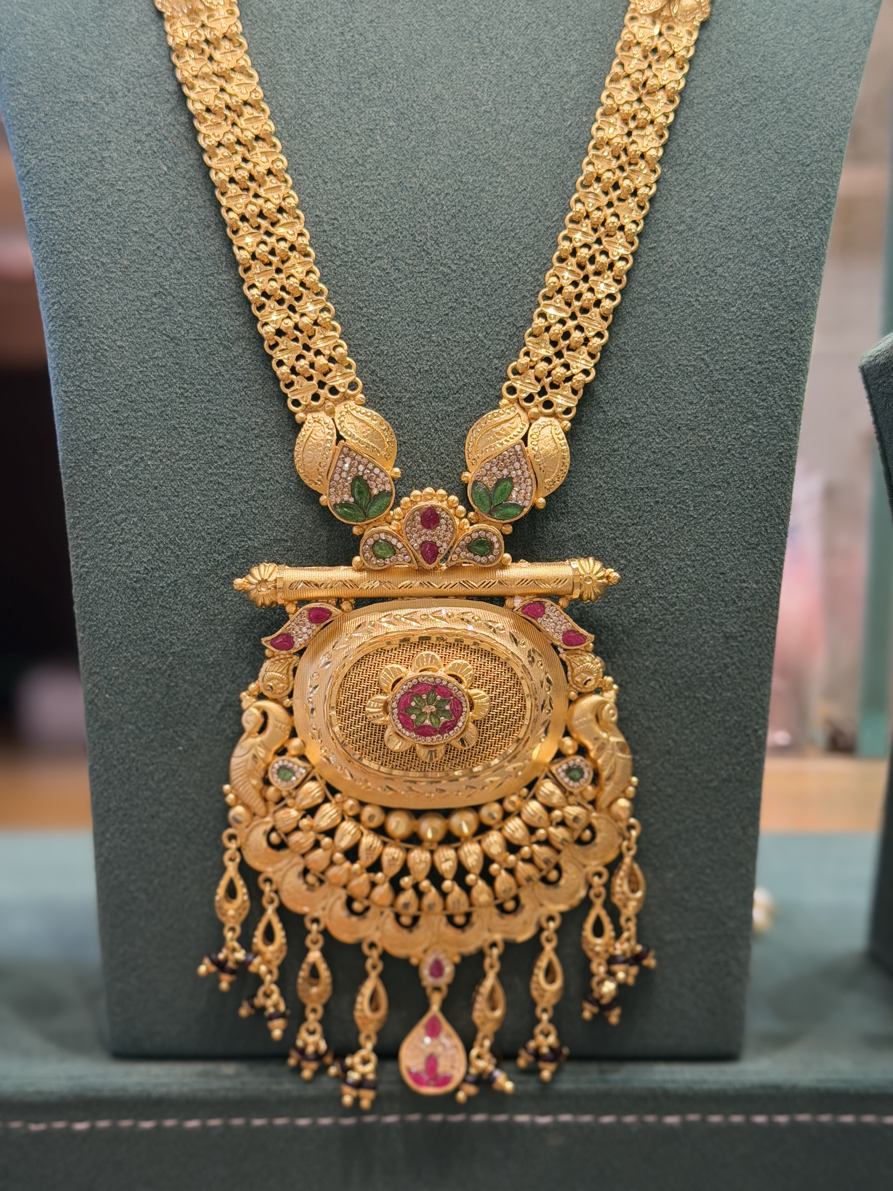 ANTIQUE NECKLACE