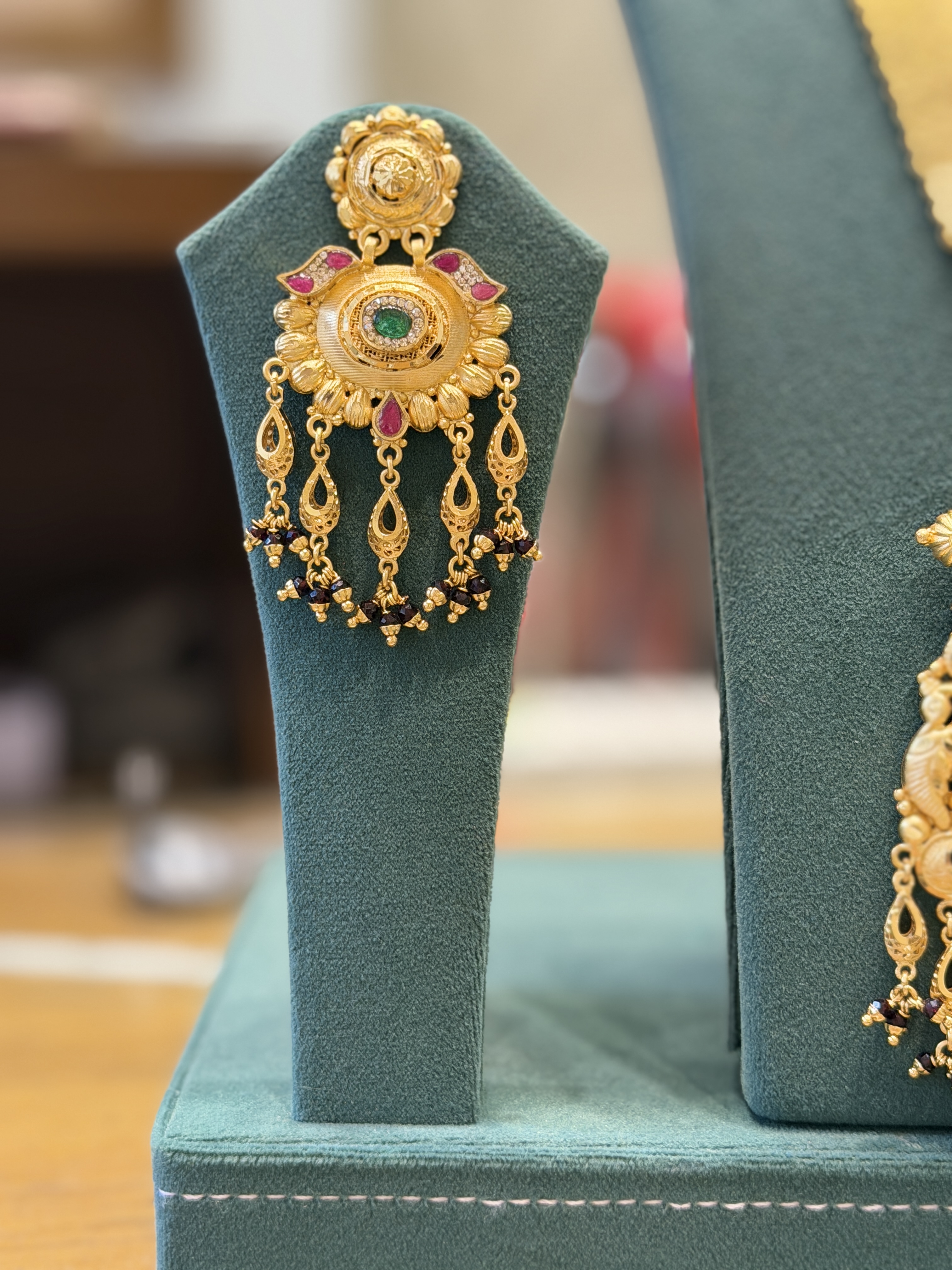 ANTIQUE NECKLACE