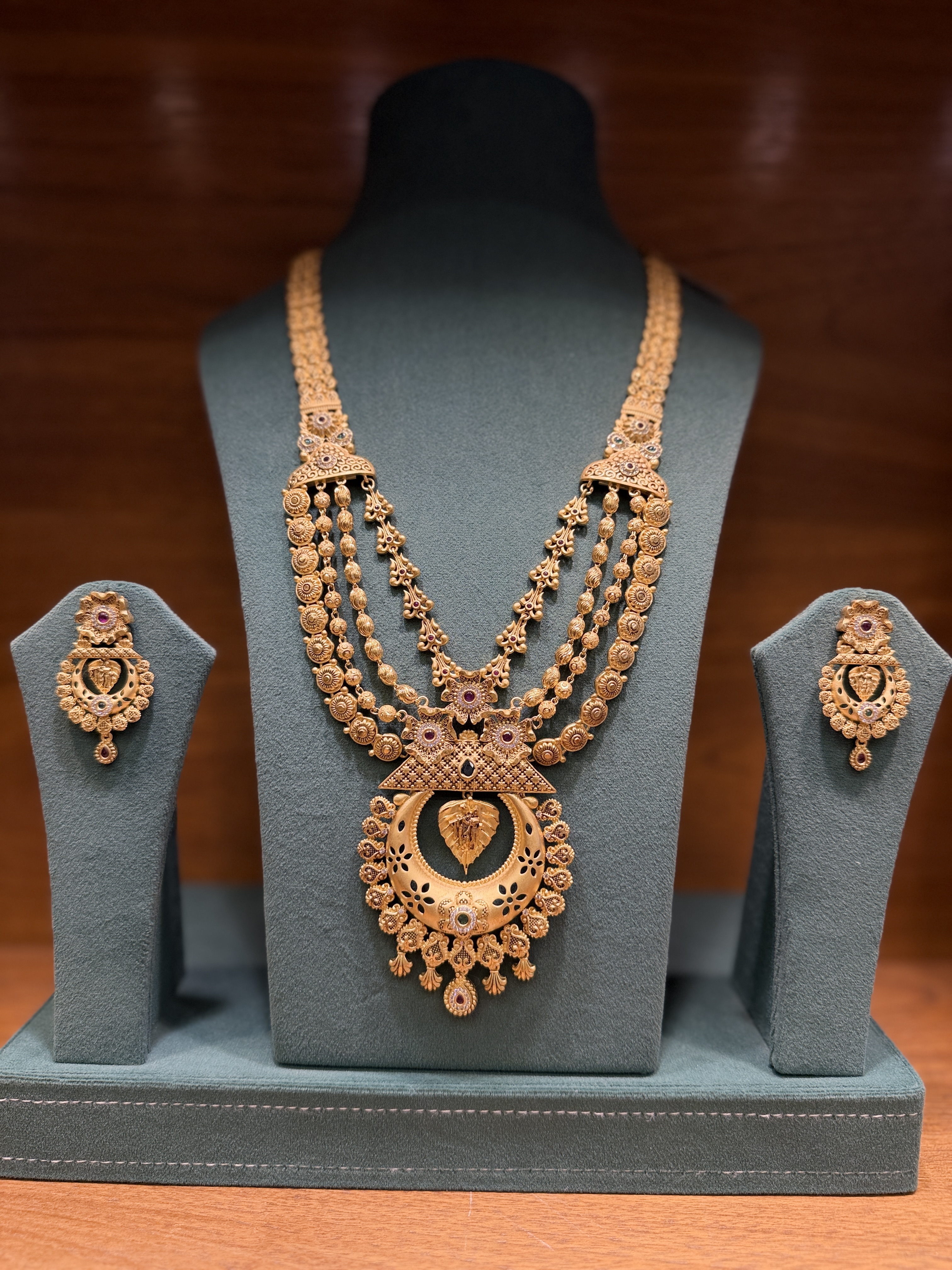 KUNDAN NECKLACE
